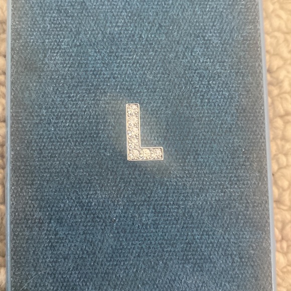 L Charm for bracelet or necklace - Picture 2 of 3